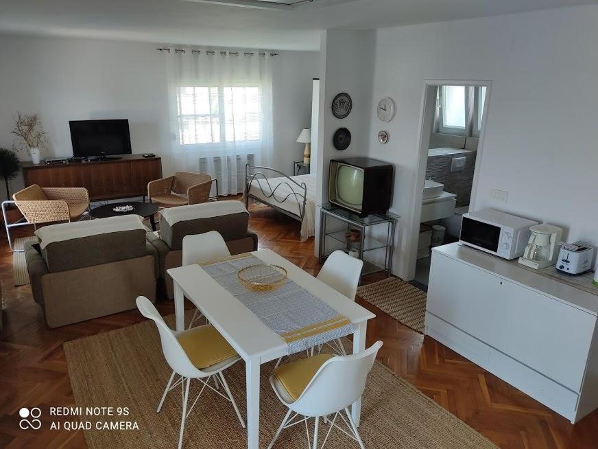 Amazing Seaview Apartment With A Balcony Near The Beach - Kneza Trpimira I Задар Экстерьер фото