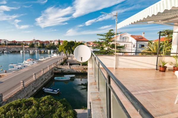 Amazing Seaview Apartment With A Balcony Near The Beach - Kneza Trpimira I Задар Экстерьер фото